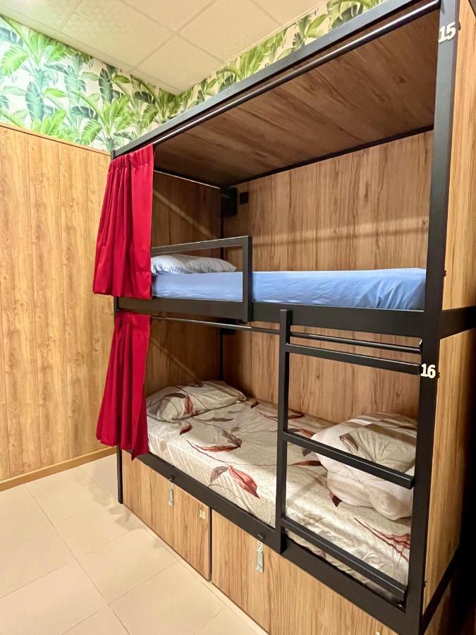 Velvet Hostel Мадрид Экстерьер фото