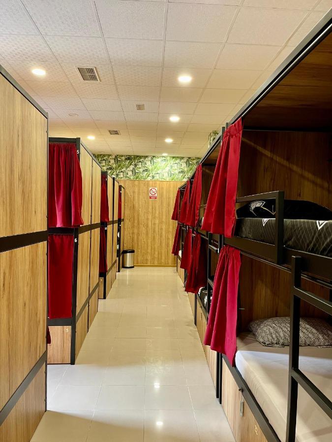 Velvet Hostel Мадрид Экстерьер фото