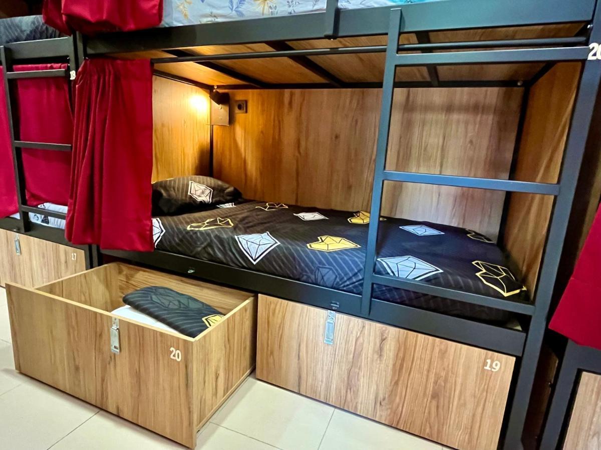 Velvet Hostel Мадрид Экстерьер фото