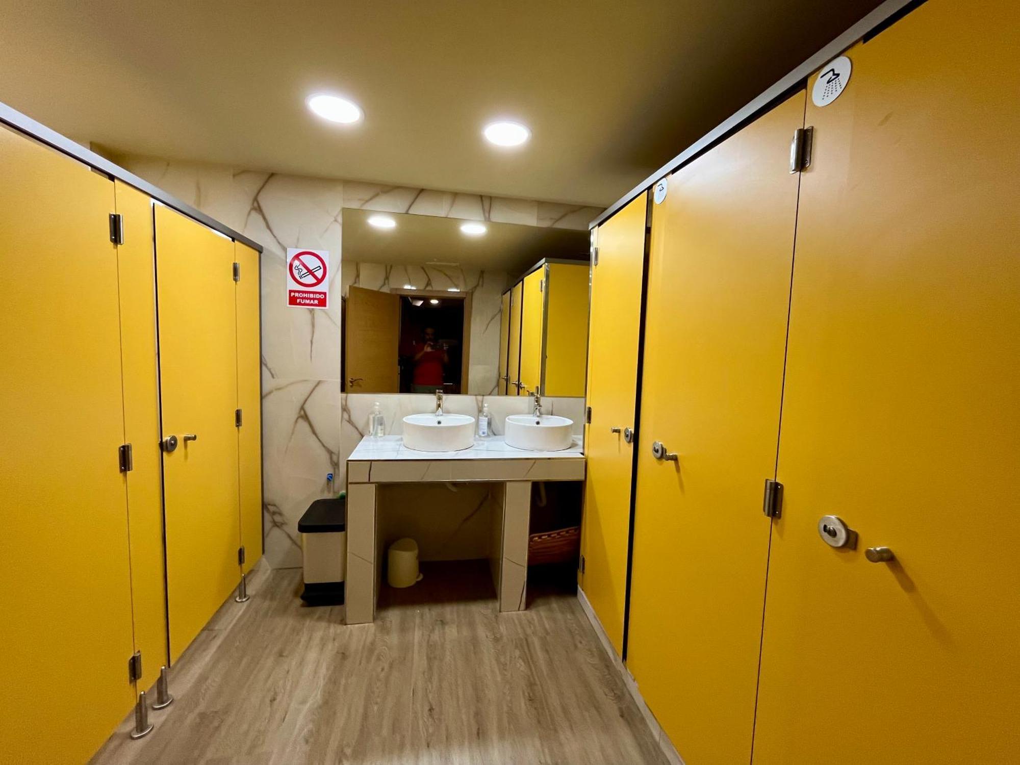 Velvet Hostel Мадрид Экстерьер фото
